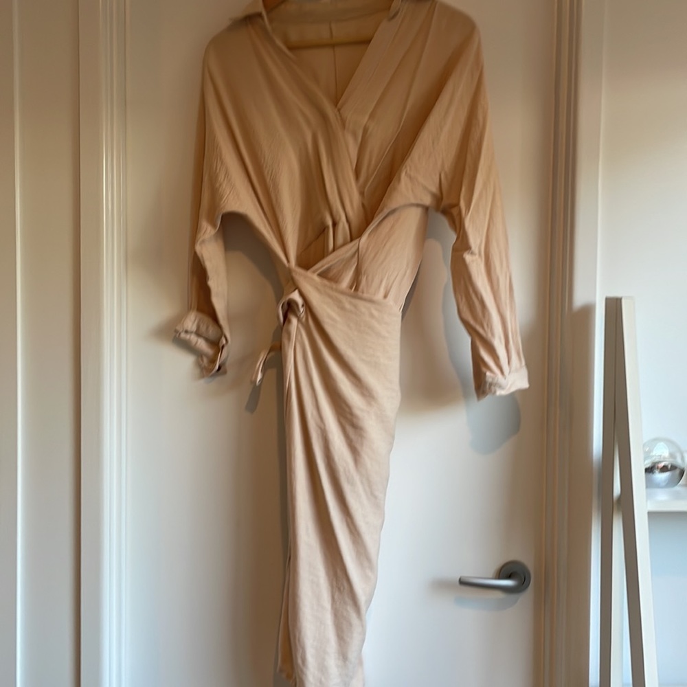 🎈🧨💗Host Pick ☄️🧨 Beige elegant wrap dress - Picture 5 of 5